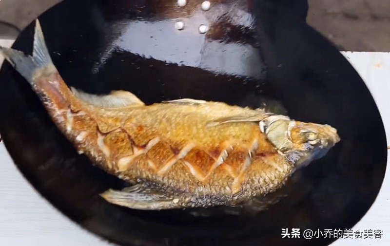 煎鱼不破皮的简单方法窍门,怎么煎鱼不破皮又鲜嫩又入味