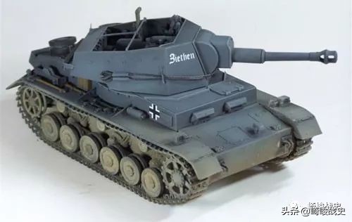 二战德军野蜂式自行火炮,二战德军sfh15榴弹炮