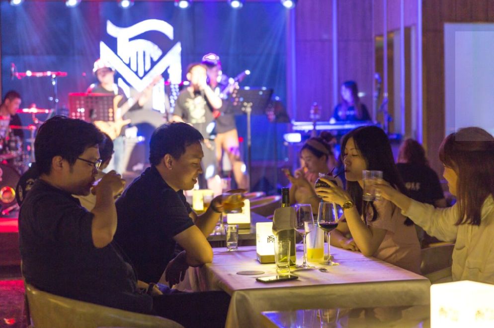 上海仅118元抢313元FIM西餐音乐酒吧3人餐~扒烤新西兰羊排+...