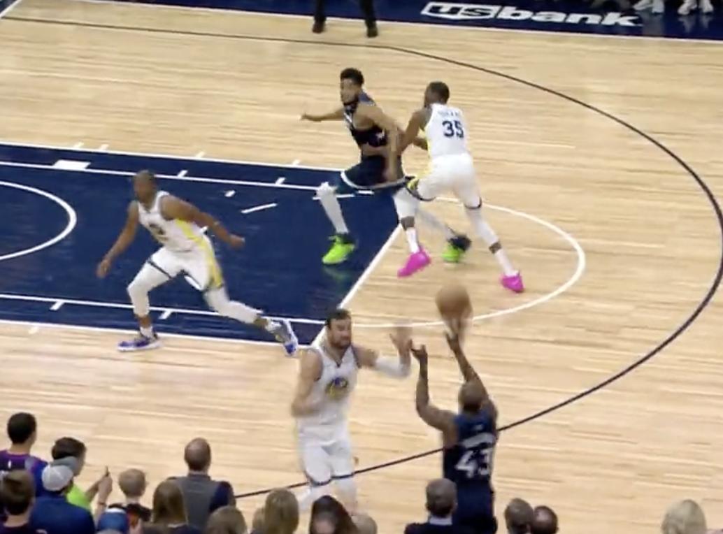 这也吹犯规？注定载入史册的无耻判罚！裁判*球赌**了吗？