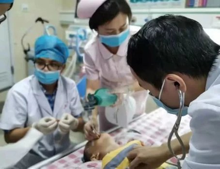 女童患病急需救命,女童突发疾病需要抢救