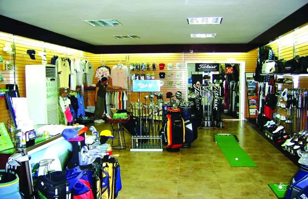 原生态山地球场,国内天然草坪球场