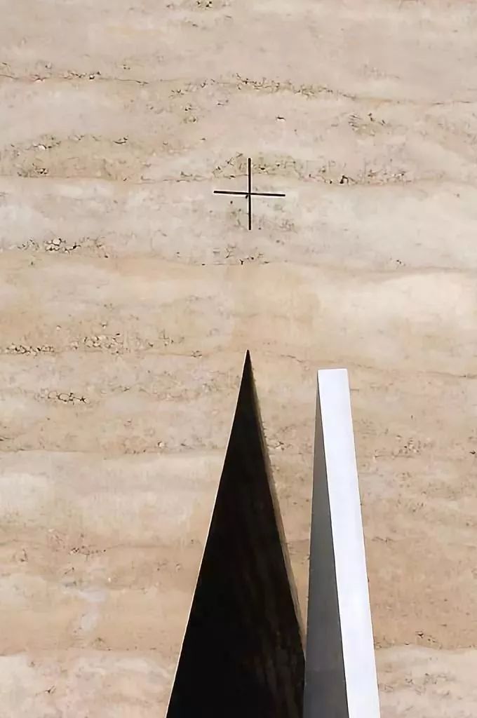 孤独的建筑物,孤独的建筑金湾