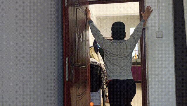 脖子上的富贵包怎么消除最有效,八个动作消除富贵包缓解颈椎疼痛