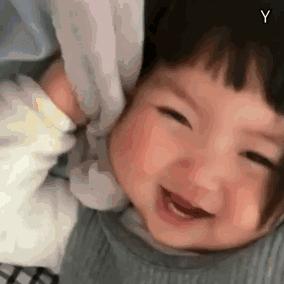 别让「假笑男孩」的悲剧,在她身上重演