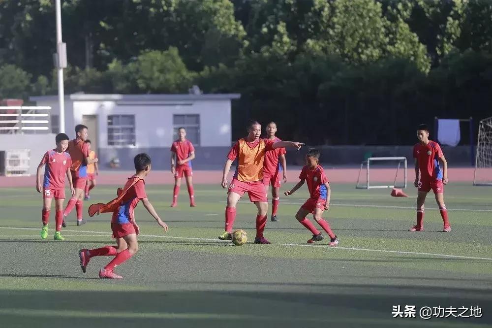 少林武校的足球班,少林足球武校