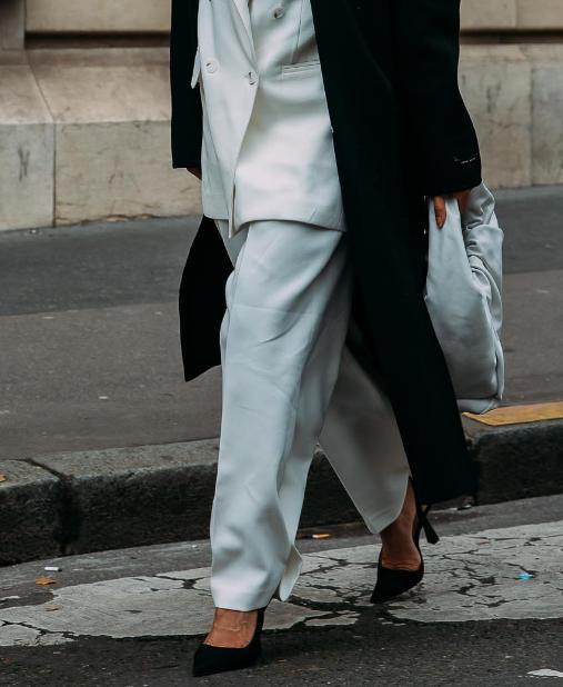 白色怎么显得高级,穿搭基础色都是什么颜色