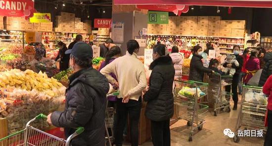 装彩灯、买年货,岳阳年味渐浓