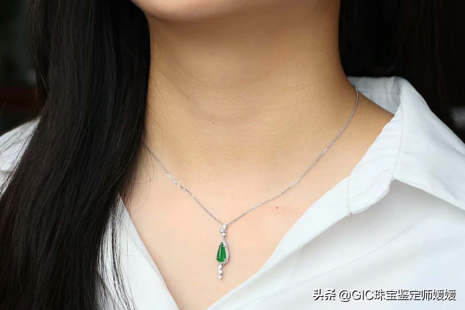 锁骨链的搭配效果图,锁骨链太好看了气质又百搭