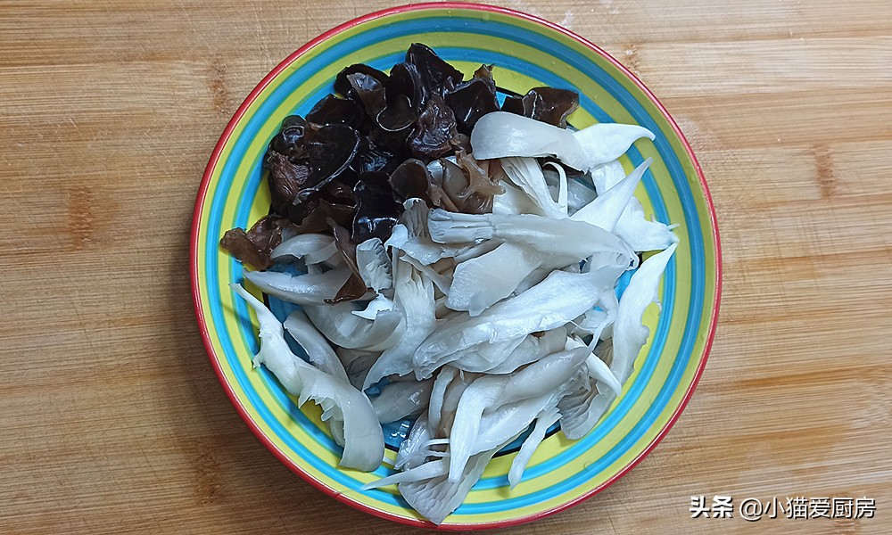 红烧肉焖豆腐泡家常做法简单,溜豆腐家常做法简单又好吃