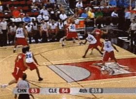 易建联国家队16年,易建联16岁时扣篮