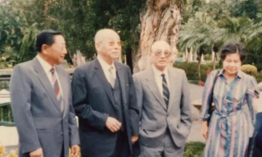 1994年张学良唯一活着的儿子回国,飞机上请人照顾:64岁不会汉语