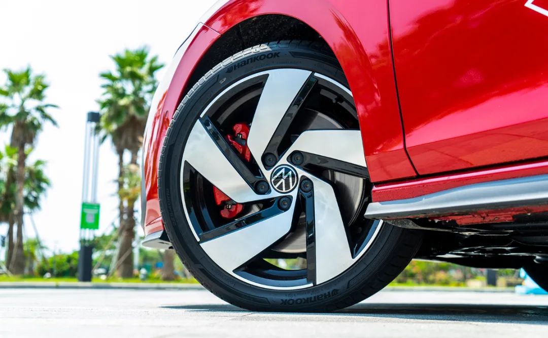 试驾高尔夫gti2024款,高尔夫8gti情怀