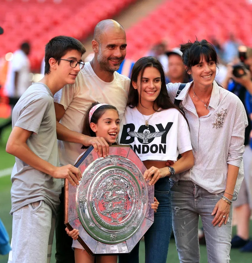 图赫尔模仿瓜迪奥拉指挥动作,图赫尔模仿瓜迪奥拉向球员训话