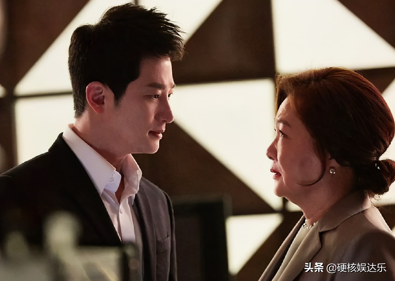 看五分钟就会迷上的电视剧,看五分钟就上瘾的小说