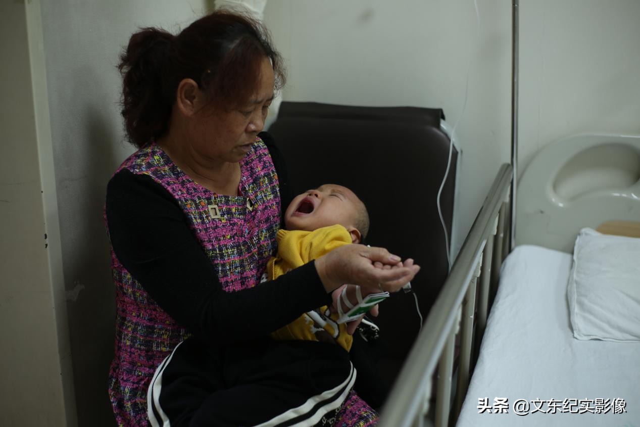 孩子基因突变死了,基因突变孩子光哭