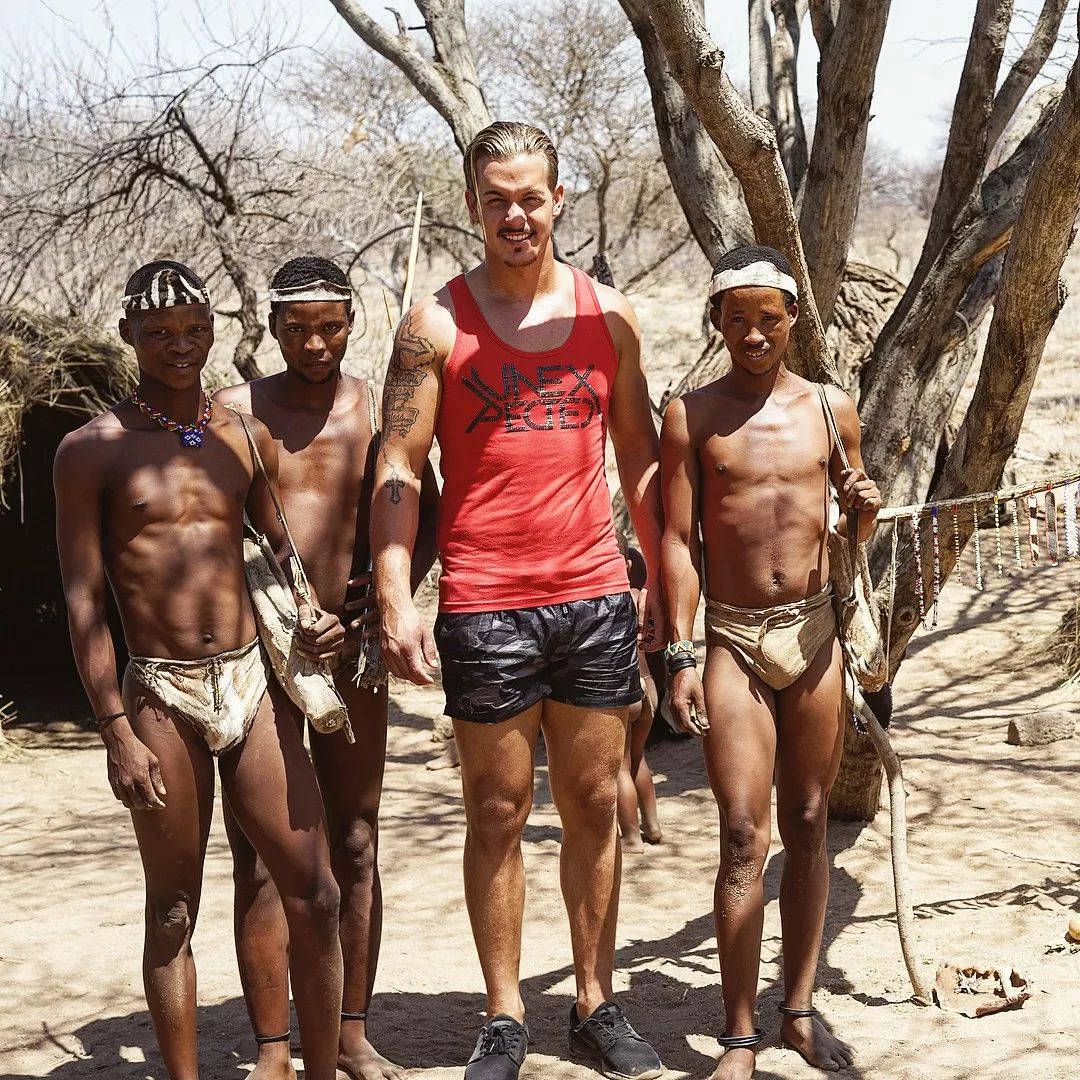 放弃百万年薪，去非洲撸猫？长腿版小李子引63w人舔屏：看我看我