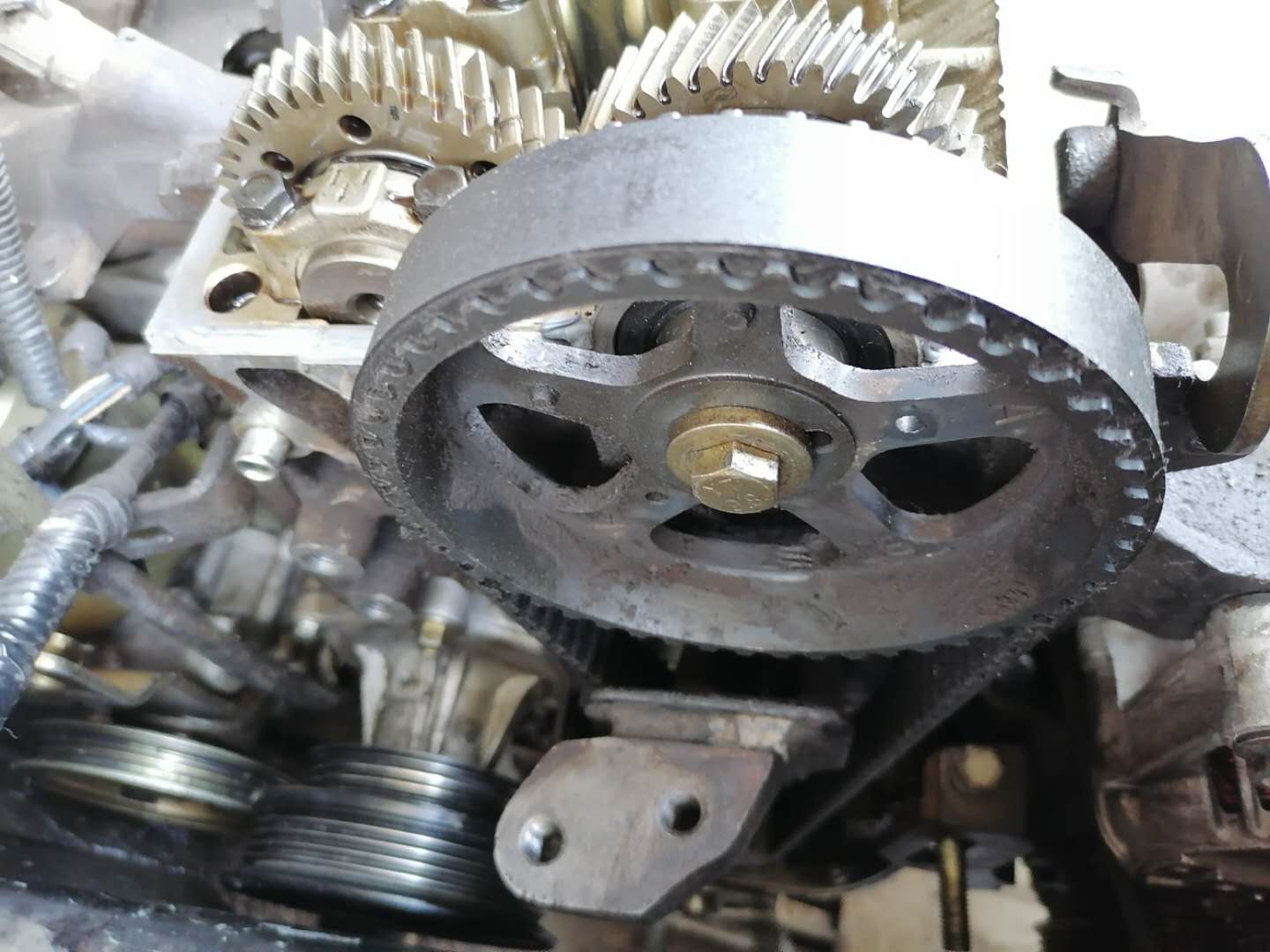 发动机漏油和烧机油大修多少钱,发动机漏油维修费用明细表