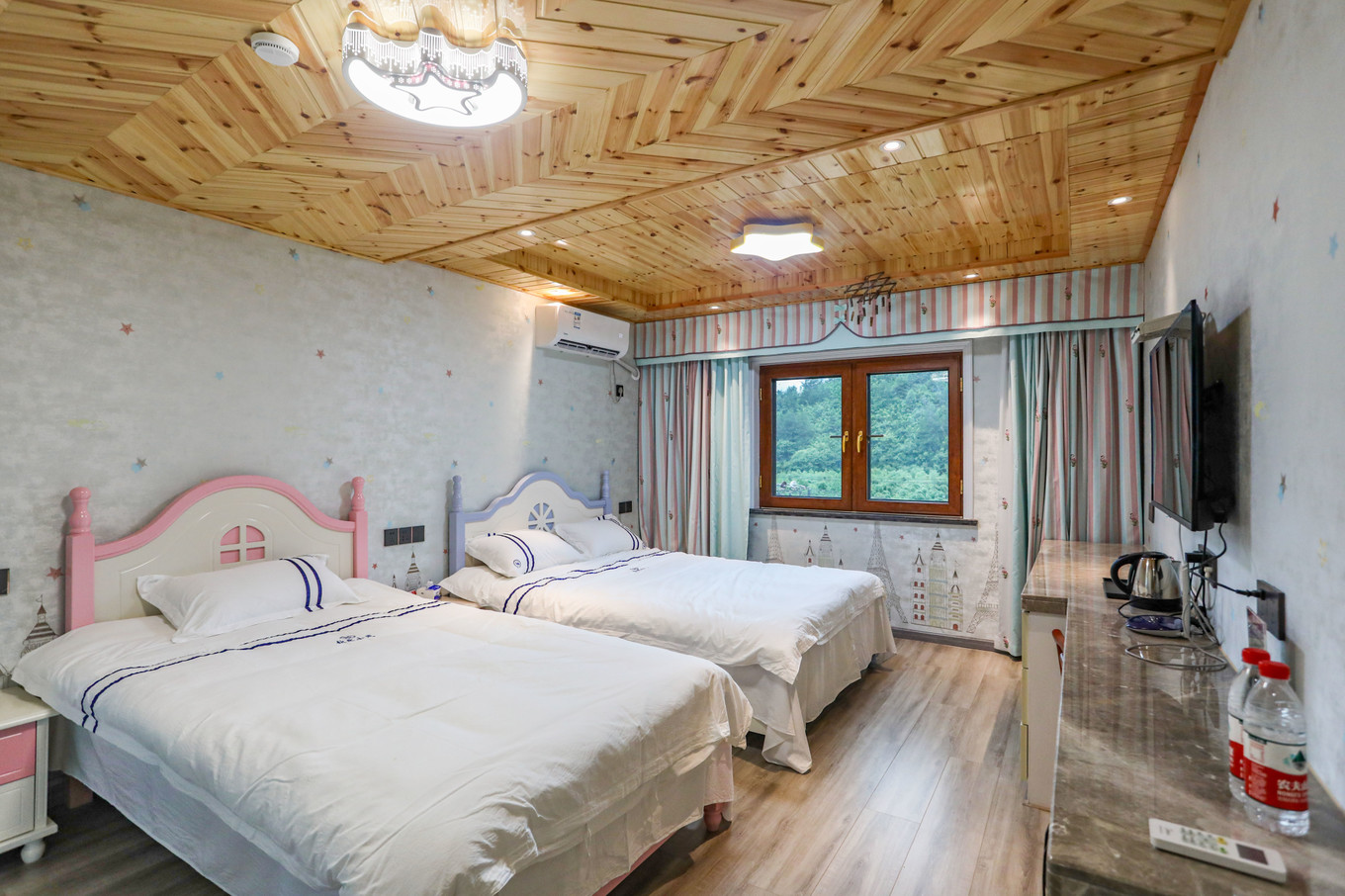 桐庐山湾湾漂流门票多少,桐庐山湾湾漂流景区在什么地方