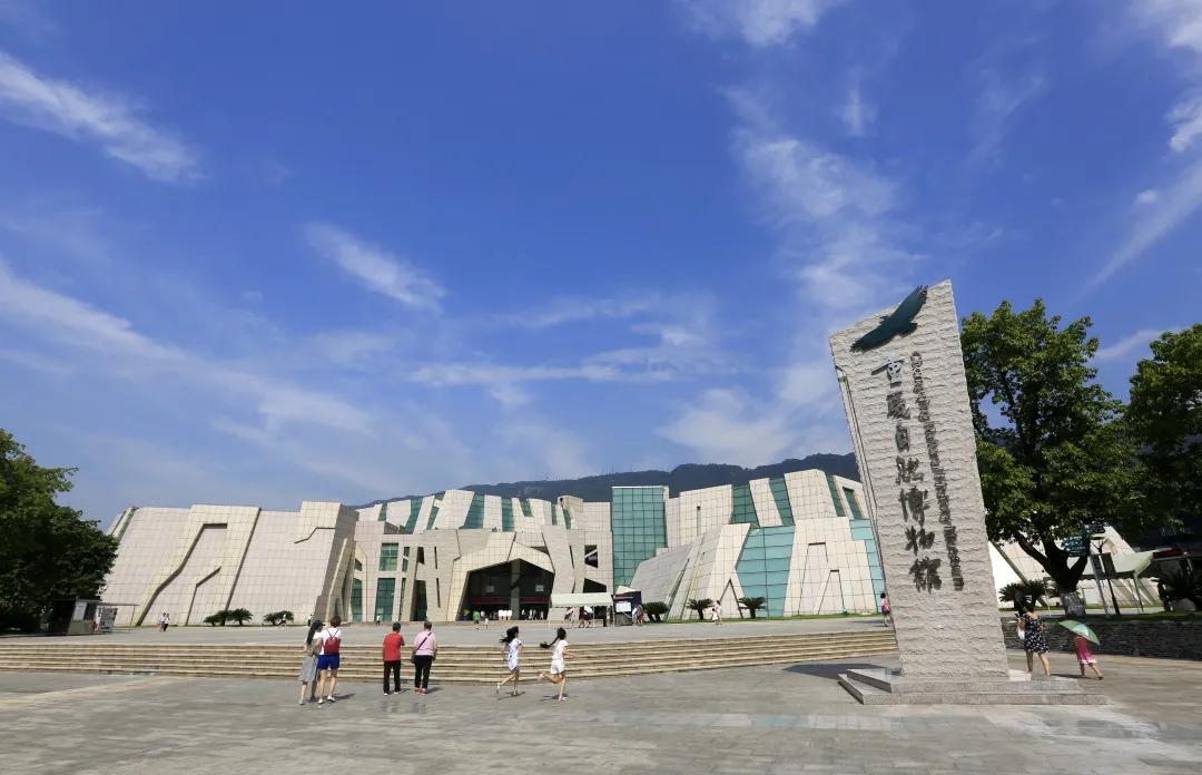 轨道游重庆,跟着轻轨游重庆