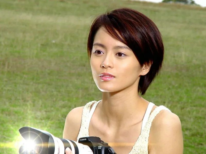 她35岁嫁外籍男友，今混血女儿罕见爆照，超高颜值过分漂亮