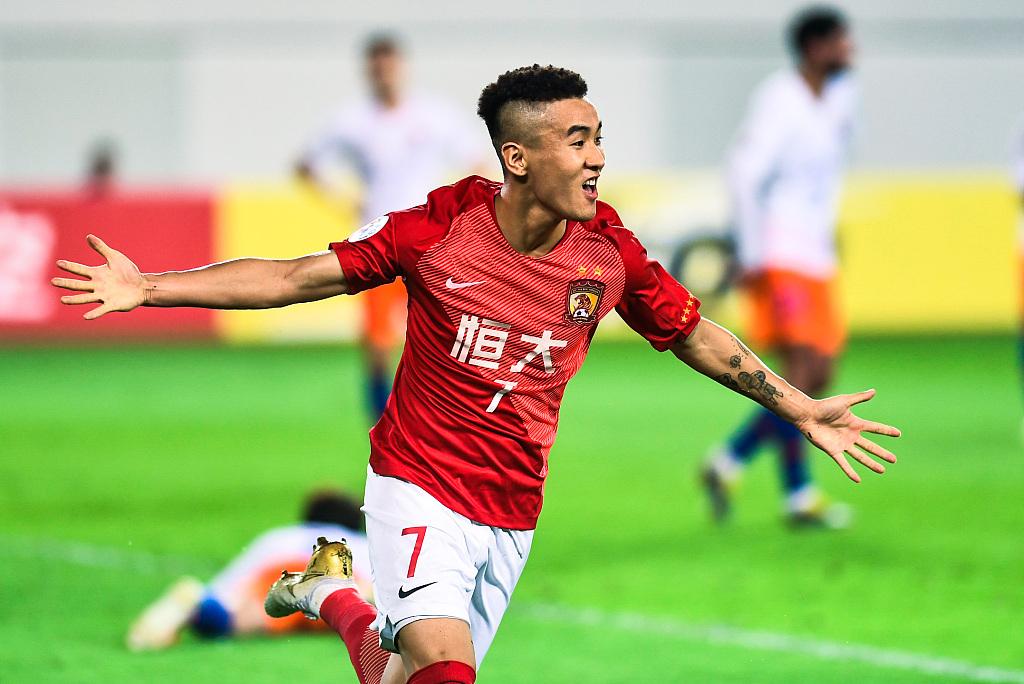 11场造13球扛起恒大！从全民公敌到本土金靴，这样的韦神服不服？