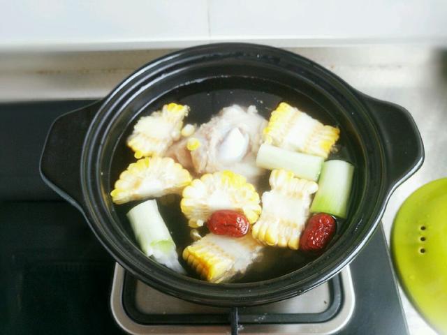 骨头汤放黄芪好还是党参好,骨头汤好喝还是肉汤好喝