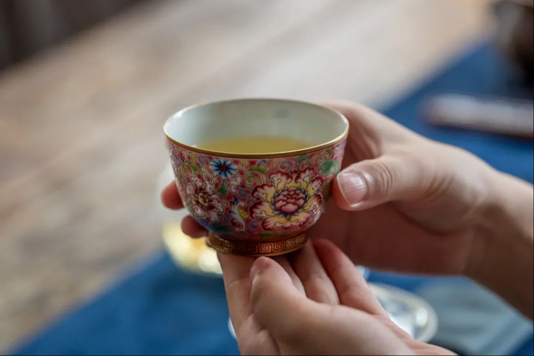 宫廷用的珐琅彩盖碗杯,珐琅彩堆花杯