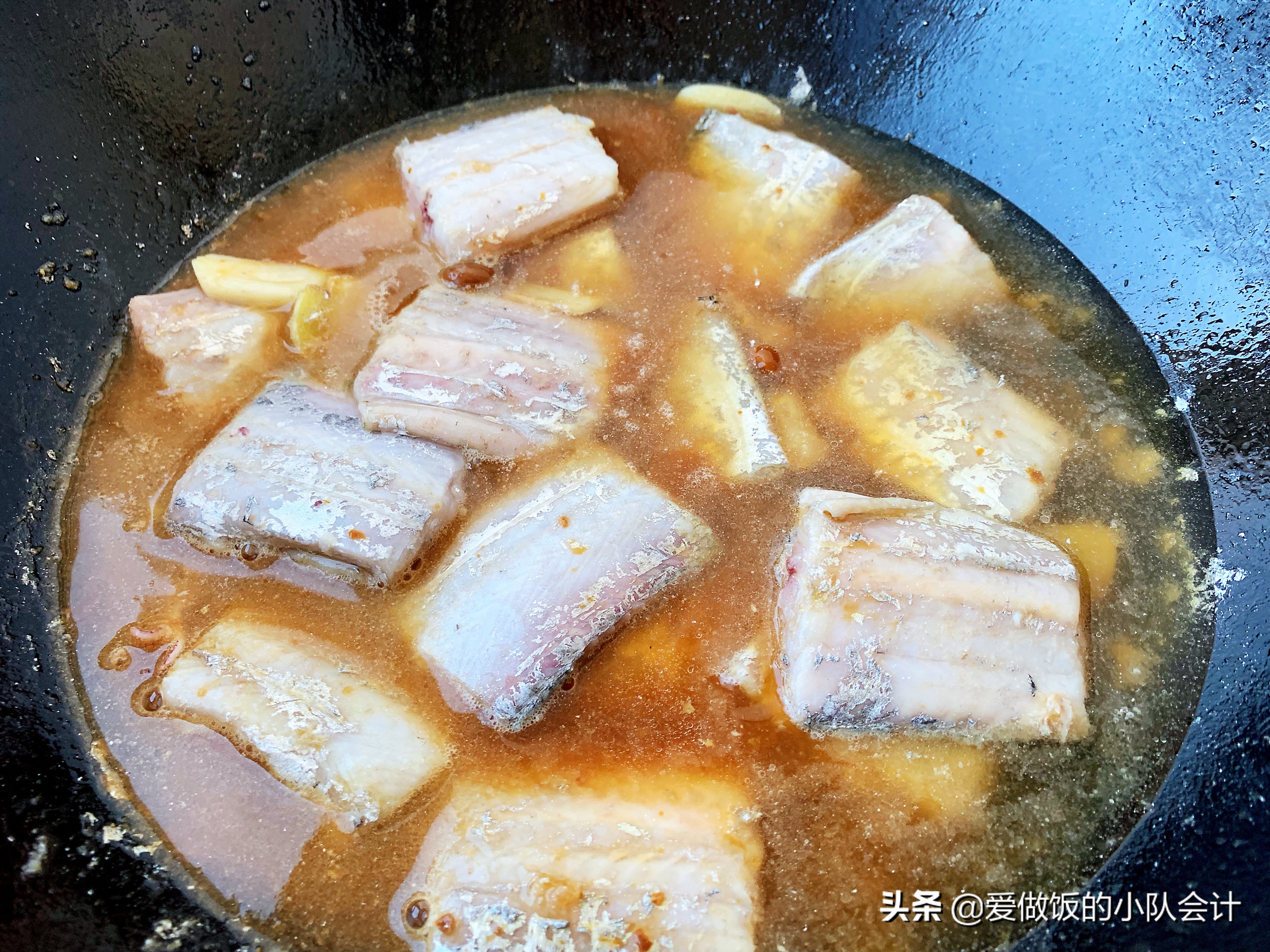 冷冻带鱼表面的白鳞需要去除吗,带鱼表面的白鳞越白营养越好吗