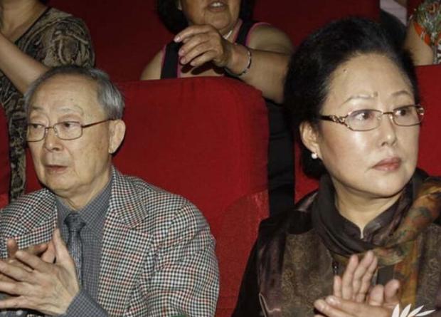 袁立为什么说斯琴高娃打羊胎素,斯琴高娃和袁立采访事件