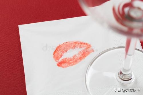 那个带唇印的红酒杯是什么杯？看完你就是朋友圈最懂葡萄酒杯的人