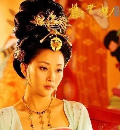 关于唐朝杨玉环的故事,为何说杨玉环是羞花