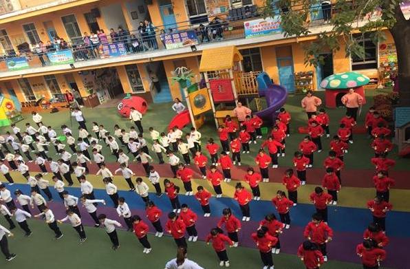 幼儿园老师让孩子瞬间安静,幼儿园老师让小孩静下来