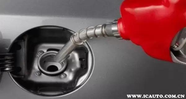 桑塔纳油表灯亮了还能跑多少公里,宝来车油表灯亮了还能跑多少公里