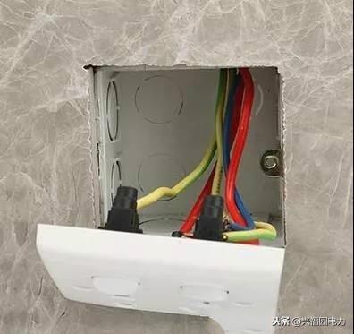 插座底盒螺丝孔大怎么处理,插座螺丝孔坏了怎么修补