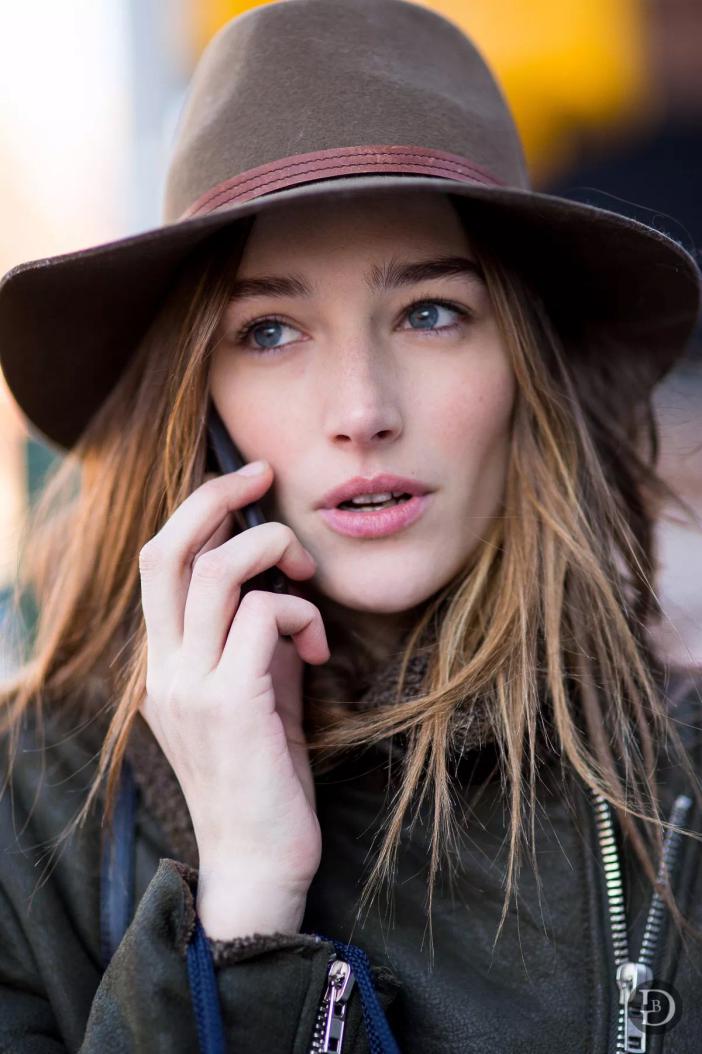 脸小适合戴哪种帽子好看,脸大的女生戴什么样帽子好看