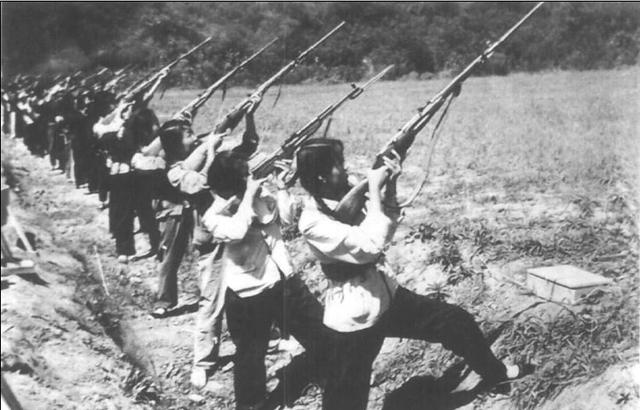 如何用枪把飞机打下,怎么用枪打飞行器