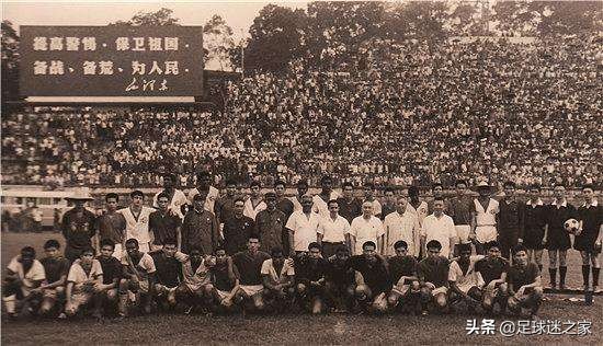 历史上被称为球王的人,被球迷们称为球王的是哪位球星