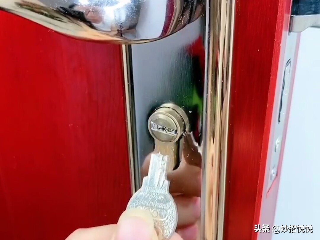 钥匙断锁孔里了小妙招,钥匙断在锁芯里怎么办教你一招