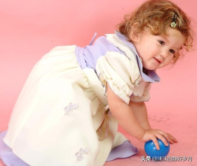 宝宝学走路顺其自然,宝宝学走路妈妈省力技巧