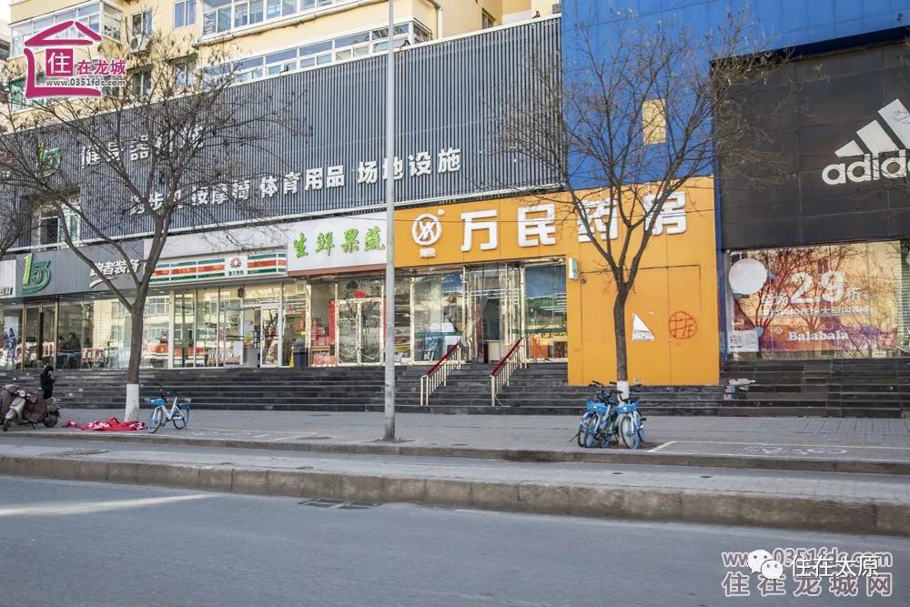 解放路改造两个半月完工过半,解放路进行了几次改造