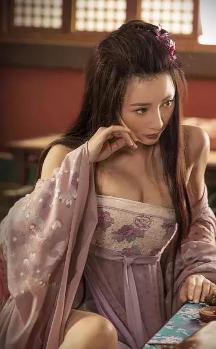 柳岩直播卖货3小时破千万,明星柳岩直播卖货3小时超千万