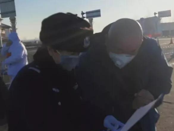 党委和政府在抗击疫情中的作为,防控疫情担当作为方面