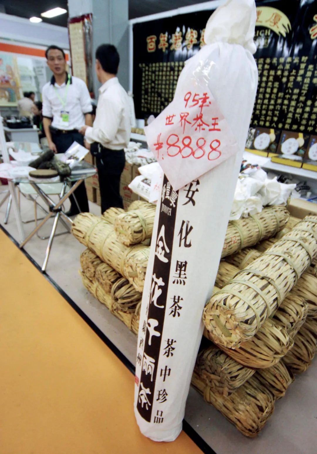 “一两黄金一两茶”,谁炮制了几十万元1斤的天价茶?