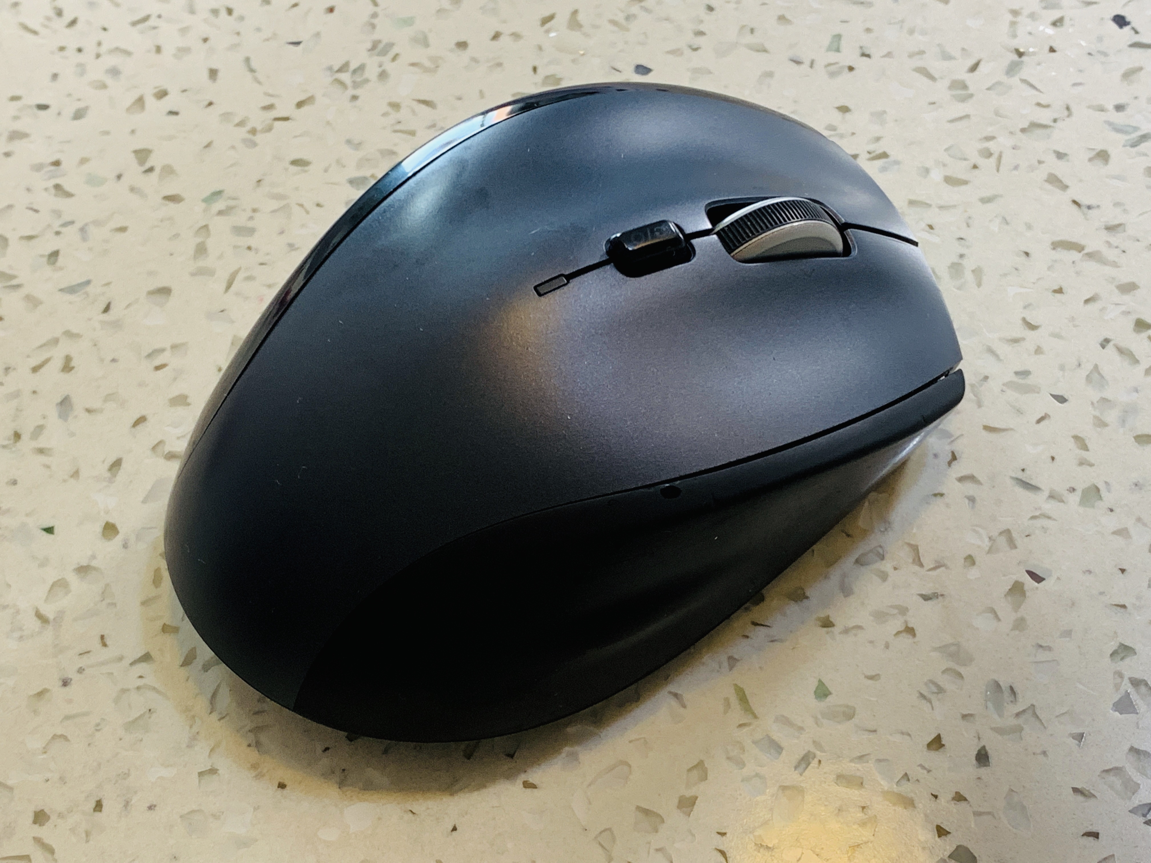 罗技无线鼠标m705和m590比较,罗技m705跟微软小馒头鼠标对比