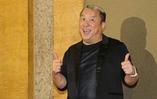 本是美艳无双的长相，却甘愿成为富豪们的“猎物”，耗尽青春