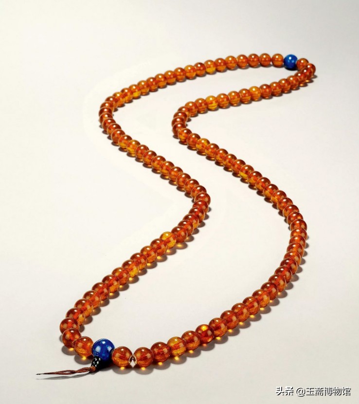 清乾隆时期琥珀蜜蜡雕刻摆件 (乾隆时期的琥珀鼻烟壶价值多少钱)