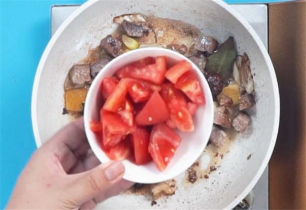 西红柿土豆炖牛肉最正宗的做法,如何做西红柿土豆炖牛肉