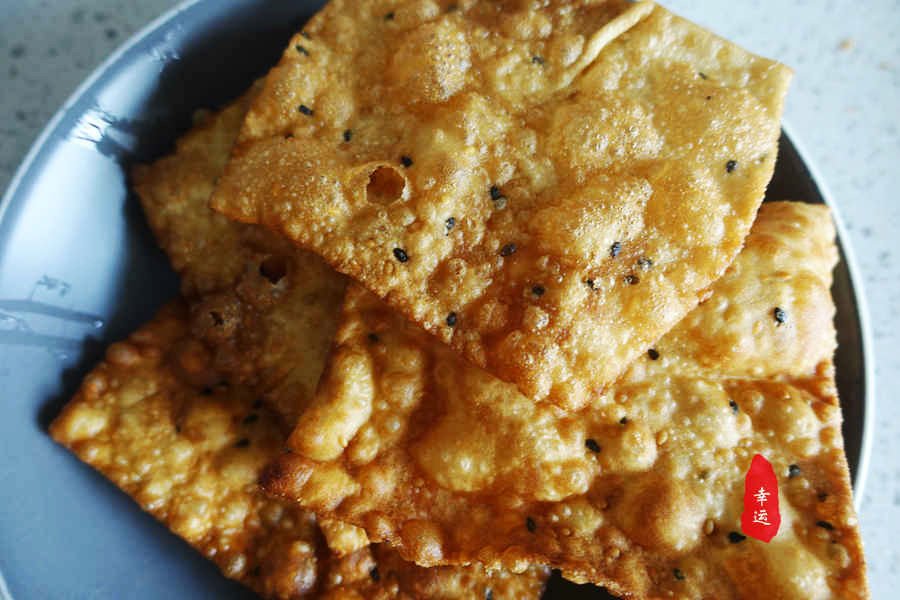 家庭简易版煎饼果子很美味呦,煎饼的做法家庭版薄脆
