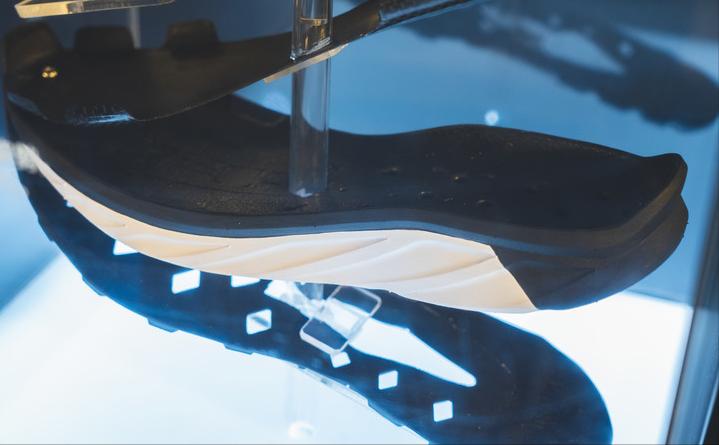 北面与萨洛蒙越野跑鞋有什么区别,北面越野跑鞋500测评